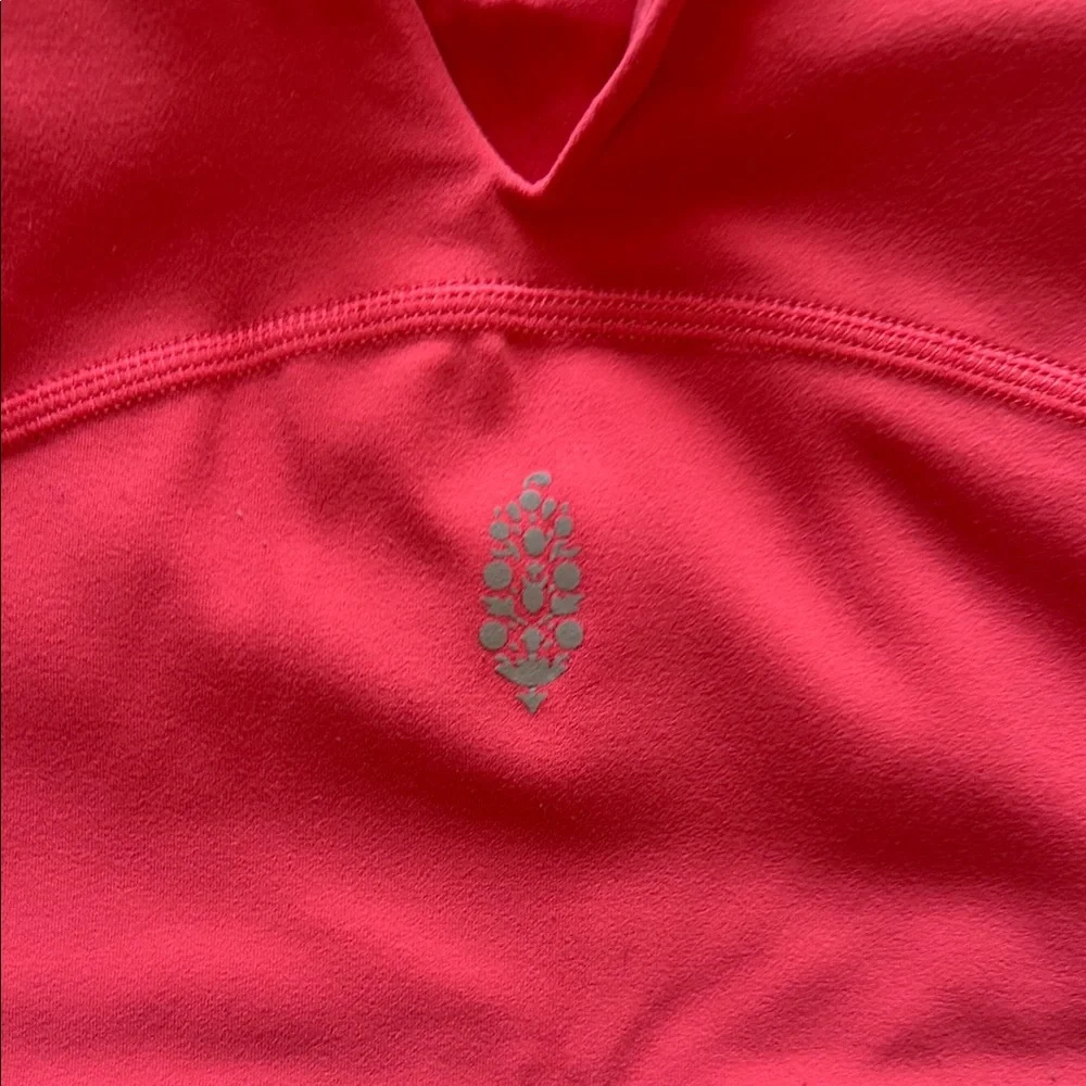 ✨ FP MOVEMENT NEVER BETTER V-NECK TOP SZ M - Picture 3 of 3